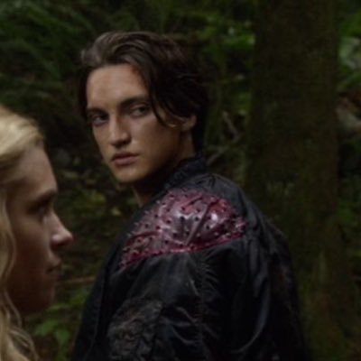 casteillvr's profile picture. haymitch abernathy no. 1 defender   ᥫ᭡ m/w tbtgc