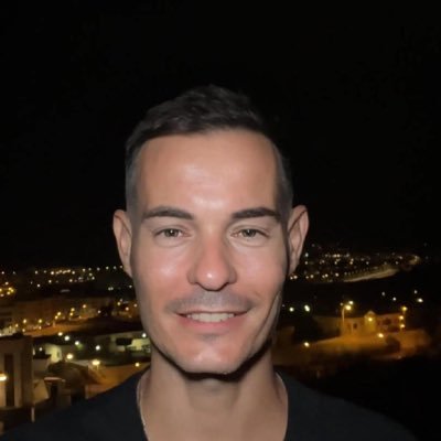 Vicmel25's profile picture. ¿Sientes que algo te frena y no sabes qué es? Te acompaño a soltar el miedo, el control y el ego ✨ UCDM | Dejar ir | Dr. Hawkins | Sesiones 1:1 🚨