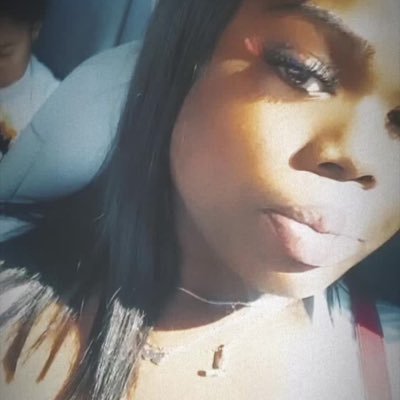 leondaaa_'s profile picture. there you go, checking for me AGAIN🥹