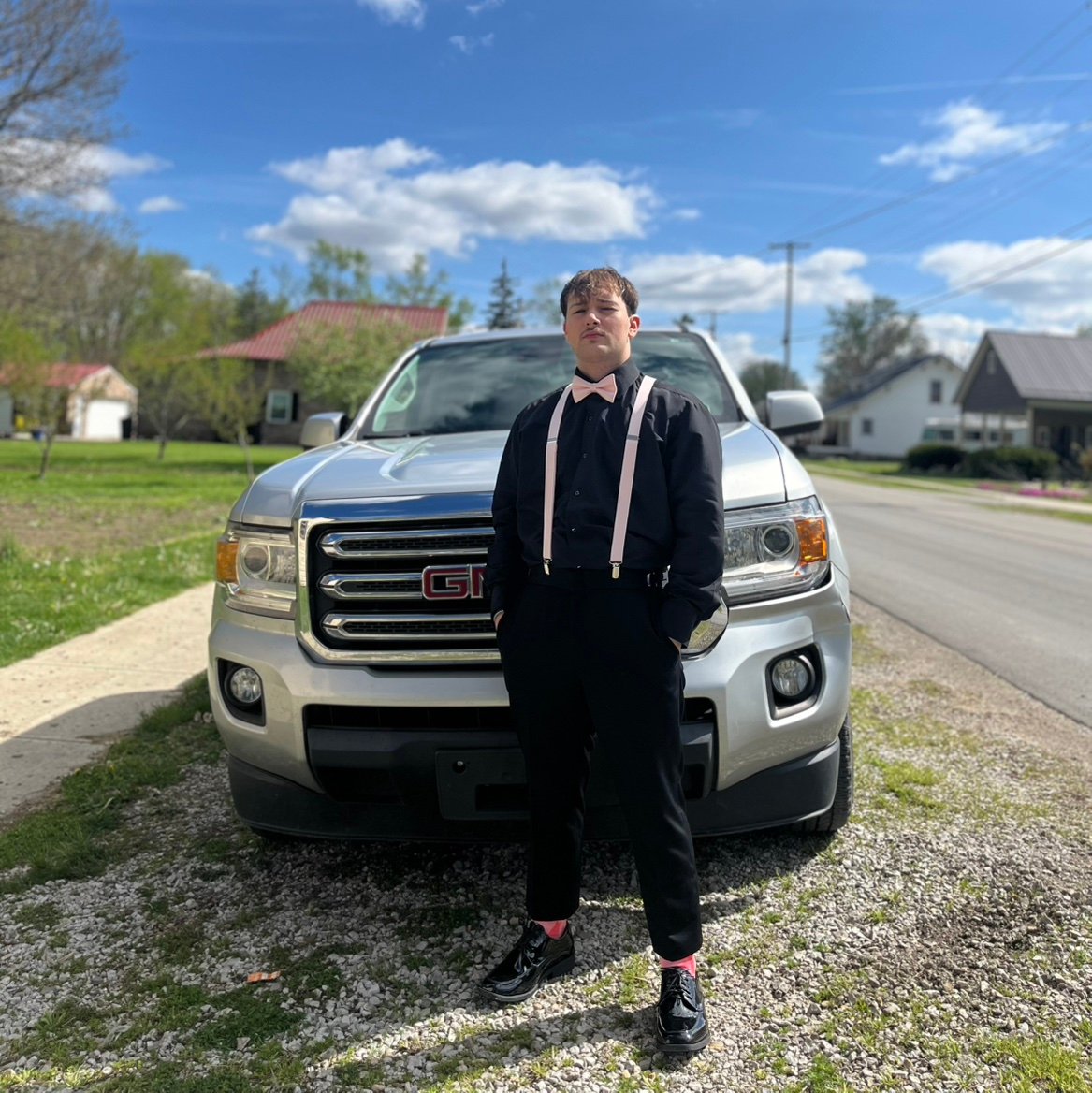 Q_ball02's profile picture. Christ is King.