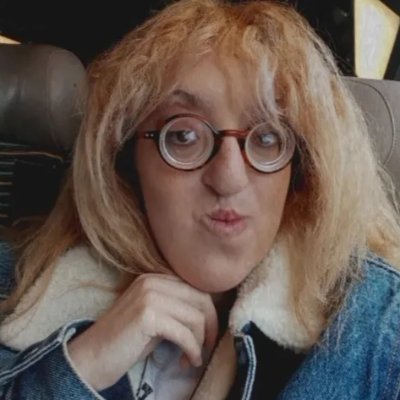 franc-parler, reine du jemenfoutisme, dans mon mode de groupie aventurière, fan inconditionnelle de Joan Jett 🖤 gouine 🏳️🌈