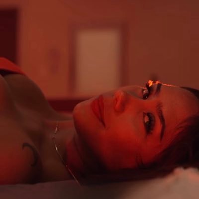 estefania__1828's profile picture. Y si algún día la memoria falla, aquí tengo mi diario para recordar cuando amé y cuando estuve rota.⌛️