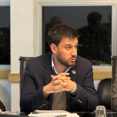 Edil Departamental período 2025-3030. Coordinador de Bancada del Frente Amplio. 28 años. Estudiante del CURE-UDELAR @fuerzarenovadorauy