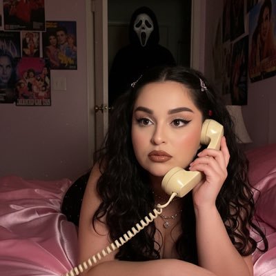 moniluvsuga's profile picture. 93’🖤• horror 👻• books 📚• music 🎶• 🎃 🍂☕️🕸️🦇