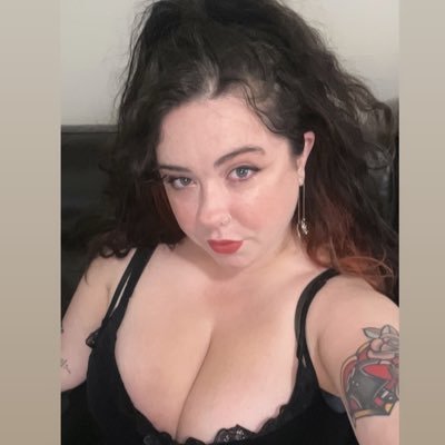 I'm the Devil, I love metal. 32. All pronouns are cool. 🏳️🌈🖤 I have never and will never sell content so please don’t ask😇