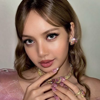 𝒜𝓇𝑒 𝓎𝑜𝓊 𝓃𝑜𝓉 𝑒𝓃𝓉𝑒𝓇𝓉𝒶𝒾𝓃𝑒𝒹? - Lisa 🤝 Taylor Swift