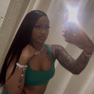 freebigyaa's profile picture. I miss my page😒