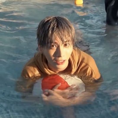 🦕 • #mcu #minsungholic | quando eu morrer não venham no meu enterro falar que o yoongi voltou com o mint hair pois estas são palavras que preciso ouvir agora