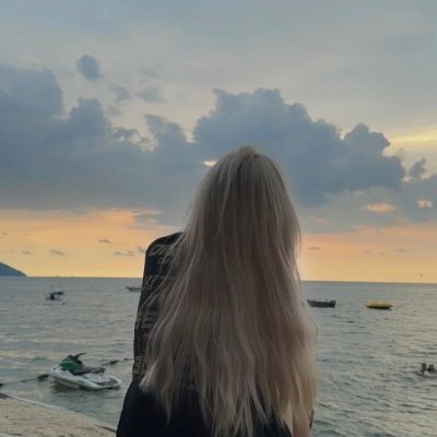 Fmnur5's profile picture. Hope is the quiet courage that keeps us moving forward.