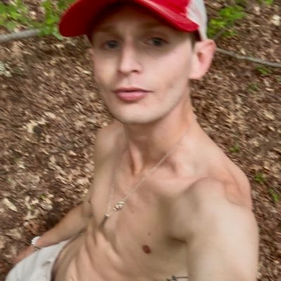 Broke med student by day 💀 dumb twink by night! ❤️🔥 🏆 2x GayVN Winner • backup: @garrettxkinsley
