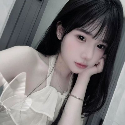 valencia7115172's profile picture. Kind collector. Always curious about books.