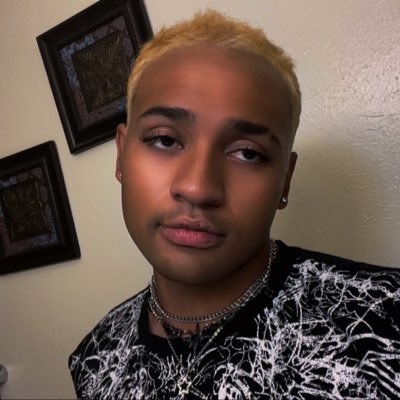gay 22โ๏ธSc: lilbrattboi19 and my insta: prototypez21 and Iโm single