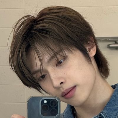 ♥︎ㅤ· It's equıvαlent exchαnge! I'll gıve чou hαlf of mч lıfe, so чou gıve me hαlf of чours! ♡ @leeasinlion_ 🦁
Esposo de Lee y papá de benito 🐈