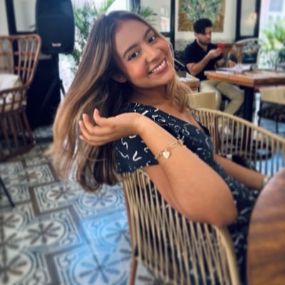 lauragarayz's profile picture. l'esterno si logora, l'invisibile rimane.