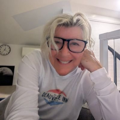 jemiloradovich's profile picture. What is essential is invisible to the eye ~
Antoine de Saint-Exupéry