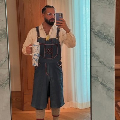 Onlyyshans's profile picture. she/her. i probs wont text u back