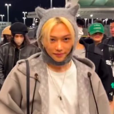 logastellux's profile picture. flx lover 🤍 // 20 // skz !!
