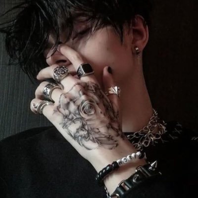 thegothtales's profile picture. is this really what life is.