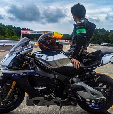 shu_sanma's profile picture. 👨78年式
R7.10月にバイクを降りました
鈴鹿ツイン 1'02"471
柔道整復師、鍼灸師
スポーツライドでのボディメイク、トレーニング、メンテナンス等ご相談承ります
これからはボディメイク、音楽を楽しむ予定です