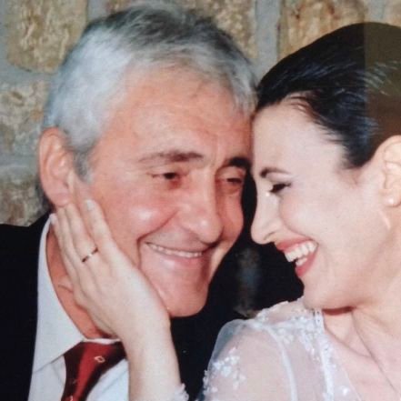 Μεσήλικη μητέρα ενός θάμνου, τεσσάρων μοντέλων και ενός αγγέλου.
Φύλακας και άγγελός μου ο μπαμπάς μου.
@klinopali είμαι εσύ, ακούς;