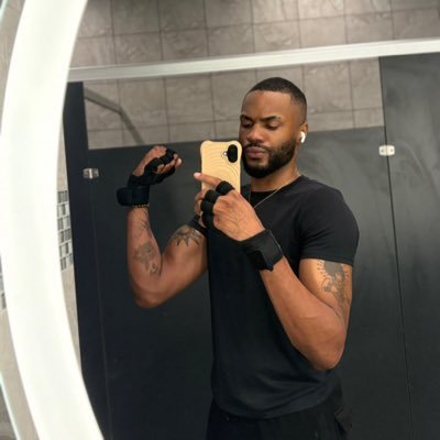 buccipoppinz's profile picture. Country gamer boi 🫶🏾| The nerds belong here ⚡️| PSN: Buccipoppinz🫰🏾IG: fka.zho📷