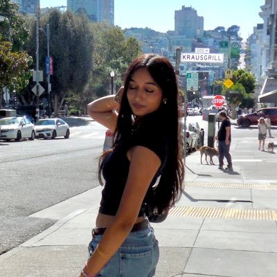 luvariesxo's profile picture. 