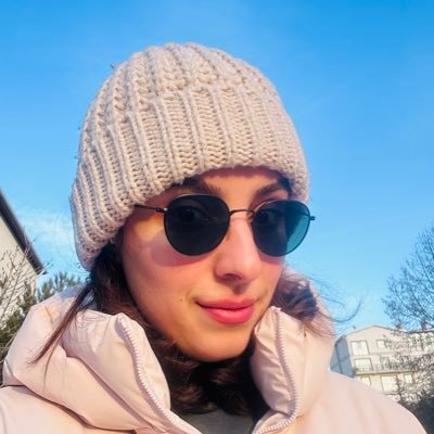 zeynepsnotes's profile picture. 