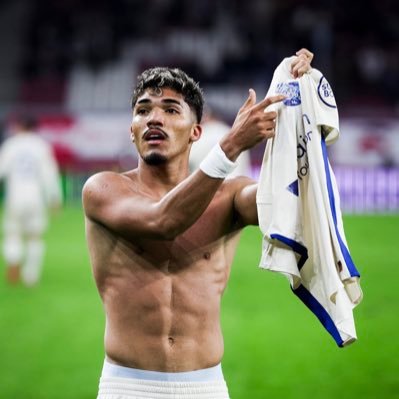 homme détruit par la fédération portugaise de football mais réanimé par Villas Boas