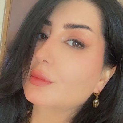 هُوَ العراقُ فَقُل للدائِراتِ قِفي شاخَ الزمانُ جميعاً والعراقُ صبي