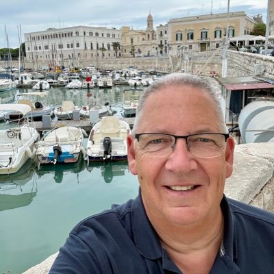 AJoslyn's profile picture. Berlin Friedenau ; Werder Bremen Fan; Familie ; Apple; Politik, Lesen, Reisen; auch Nutzer von Bluesky, Threads, Instagram, Facebook und TikTok