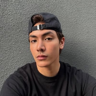 joong de bandana preta, dunk e eu treinando tríceps na academia