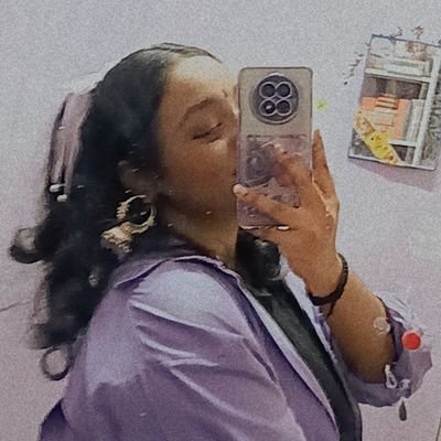 itsdarybusuk's profile picture. His sister is a witch bro!! 🧹🎃💜
💜 Dary 💜 25 💜 She/They 💜 I Shitpost 💜 
#BTSARMY
#BTS