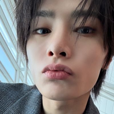 yisluun_'s profile picture. thv's 🩶 bg stan ¿? (bts, skz, svt, atz)
                                                                           wonwoo es solo para las que usamos lentes