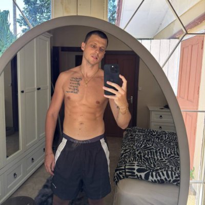Be what others don't even dare to think💪
Main account
@EddyGoldenX