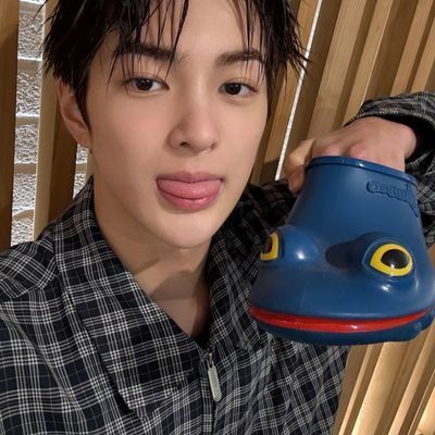 keonholuvr_'s profile picture. — every day is another day to conquer #건호