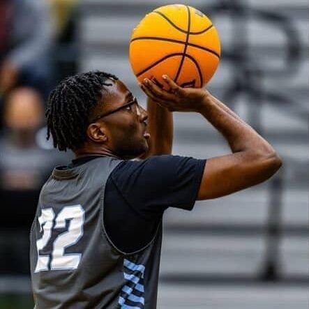 class of 2027🏀
PG/SG
5'11
160
Washington Liberty High school
always ready for any competition/work🧪🏀🐗