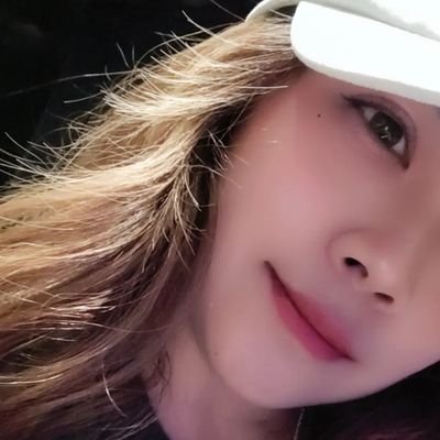 lemonnok11's profile picture. ช่วงนี้คลั่งยัยเนวกับเฮียพึกจนต้องไปดัดฟัน  😂