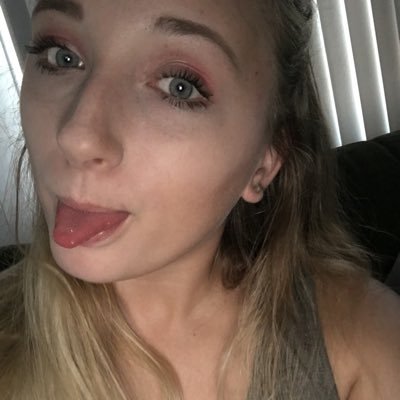 AuroraTHEGodd's profile picture. ✨You’re newest obsession ✨ Findom 💸 Femdom 😈 Content Provider 🦶🏼