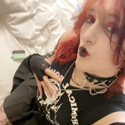 thankufrthven0m's profile picture. 🥀 • 23 • mdni • 💕🏳️⚧️🧡• audhd