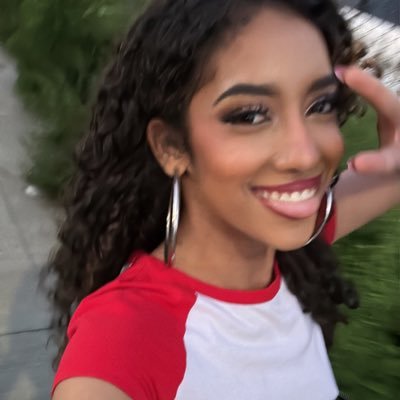 Computer Science student 🖥️ horror film nerd. 25 years old 💖 misandrist 😏 pro-black women advocate.