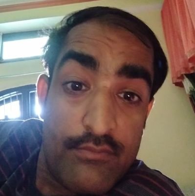 shuklaashw72040's profile picture. 
