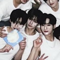 m6lng's profile picture. #김준서