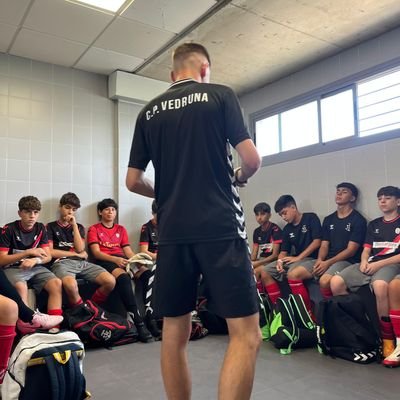 🎓Técnico Deportivo Futbol N2| ⚽
Entrenador en C.P Vedruna ❤️🖤 | 📚 Guia en el Medio Natural y Tiempo Libre |
CP Vedruna (2023-Act)