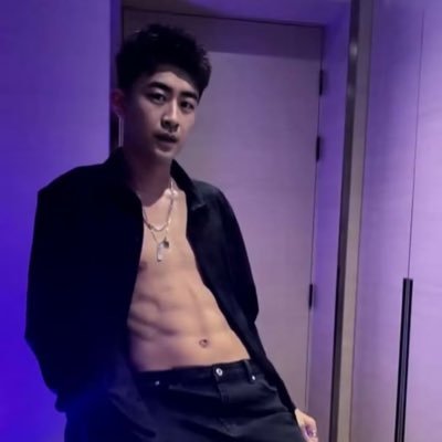 yqin3837891's profile picture. 