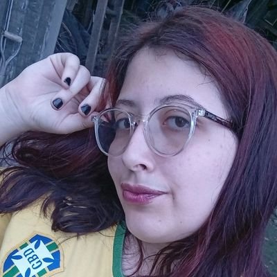 Estudante de Segurança Pública e Social na UFF. Interessada em psicanálise, Constituição e Química.
Carioca da Zona Norte
Mangueirense e eclética 🩷💚🌹