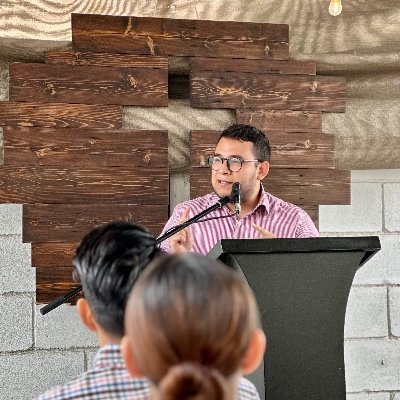 Hijo, Esposo, Padre, Pastor plantador De la Iglesia presbiteriana Ciudad Esperanza en García N.L México.
Traductor en @AbrelaBiblia.