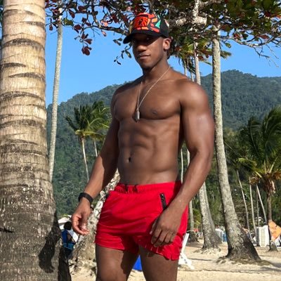 Proving strength doesn’t fade with age 🔥 37 & stronger than ever. Workouts, motivation & real fitness talk 💯