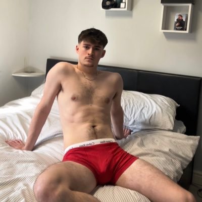 OVER 18 only | straight | UK | Findom account | SIZE 10 🦶🏼 | Main @ethanvine_ |YOUR MONEY IS MY MONEY💵