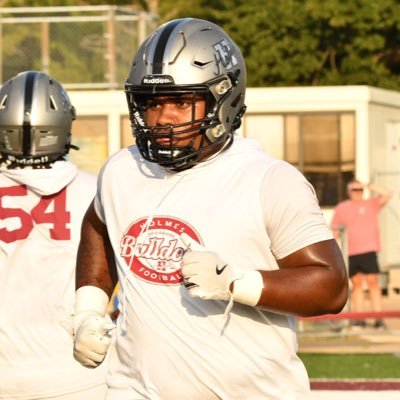 #Jucoproduct DL x @HolmesccFB 985/337 🐊 Fresh out of highschool kid!! 6’2/288 lbs