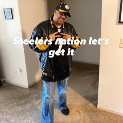 Steelers fan for life , Michigan fan . Writes and Plays piano 🎹.. WFH 🧑💻